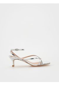 Reserved - Skórzane sandały z metalicznym efektem - srebrny. Kolor: srebrny. Materiał: skóra