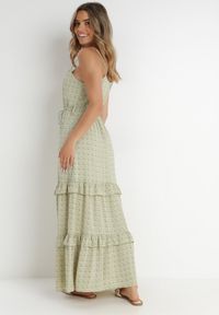 Born2be - Zielona Sukienka Darcy. Okazja: na co dzień. Typ kołnierza: kołnierz z falbankami. Kolor: zielony. Długość rękawa: na ramiączkach. Wzór: aplikacja. Sezon: lato. Styl: casual. Długość: maxi #6