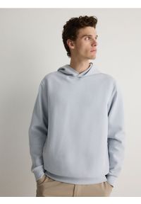 Reserved - Bluza z minimalistycznym nadrukiem - jasnoniebieski. Kolor: niebieski. Materiał: bawełna, dzianina. Wzór: nadruk