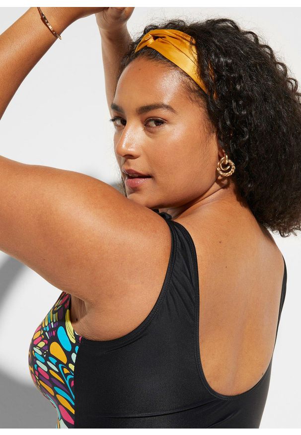 bonprix - Modelujący kostium kąpielowy z falbanką, średni stopień modelowania sylwetki. Kolor: czarny