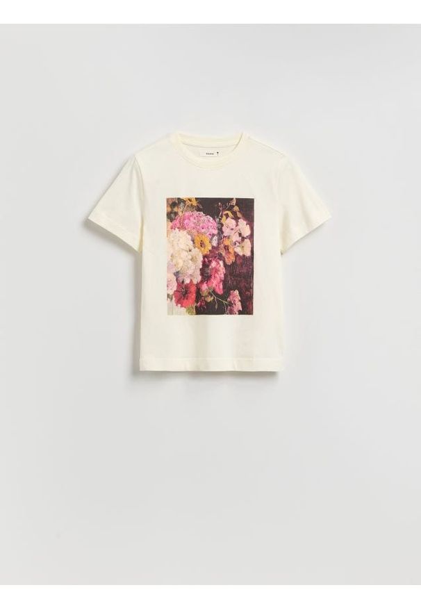 Reserved - T-shirt z nadrukiem - kremowy. Kolor: kremowy. Materiał: bawełna, dzianina. Wzór: nadruk. Styl: klasyczny