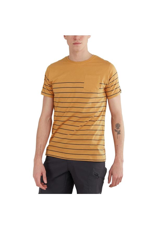 FUNDANGO - T-shirt męski Fundango Jaggy Pocket z krótkim rękawem. Kolor: żółty. Długość rękawa: krótki rękaw. Długość: krótkie
