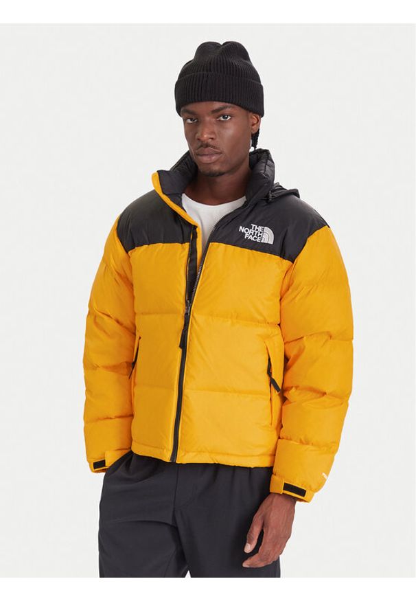 The North Face Kurtka puchowa 1996 Retro Nuptse NF0A3C8D Żółty Loose Fit. Kolor: żółty. Materiał: syntetyk. Styl: retro