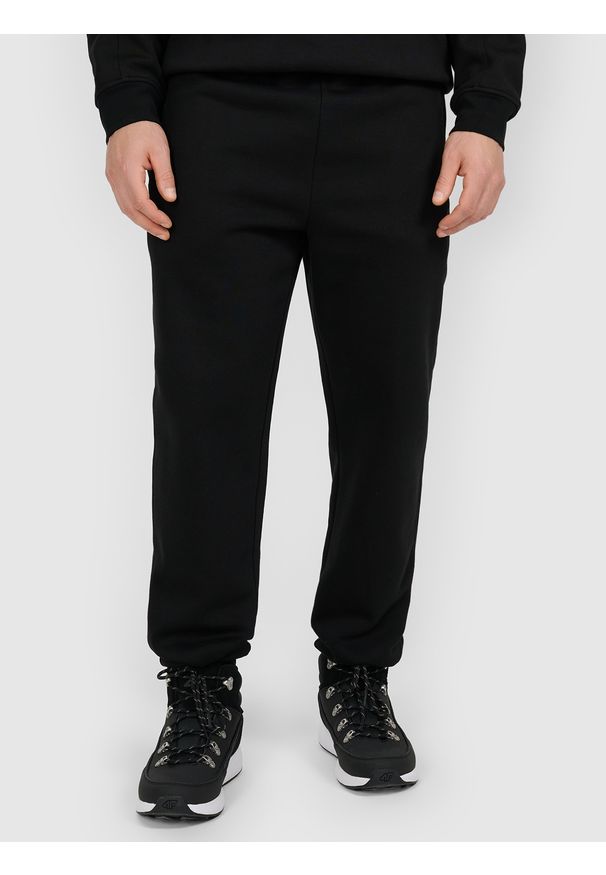 4f - 4F Spodnie dresowe joggery męskie - czarne XXL. Kolor: czarny. Materiał: dresówka. Sport: fitness