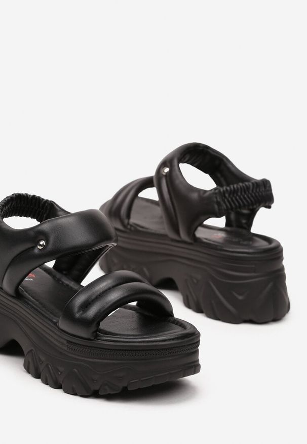 Born2be - Czarne Płaskie Sandały z Imitacji Skóry na Grubej Podeszwie Ebilisa. Okazja: na co dzień. Kolor: czarny. Materiał: skóra. Styl: casual