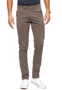 Wrangler - WRANGLER SPODNIE MĘSKIE CHINO TEAK W16LRN455. Materiał: materiał