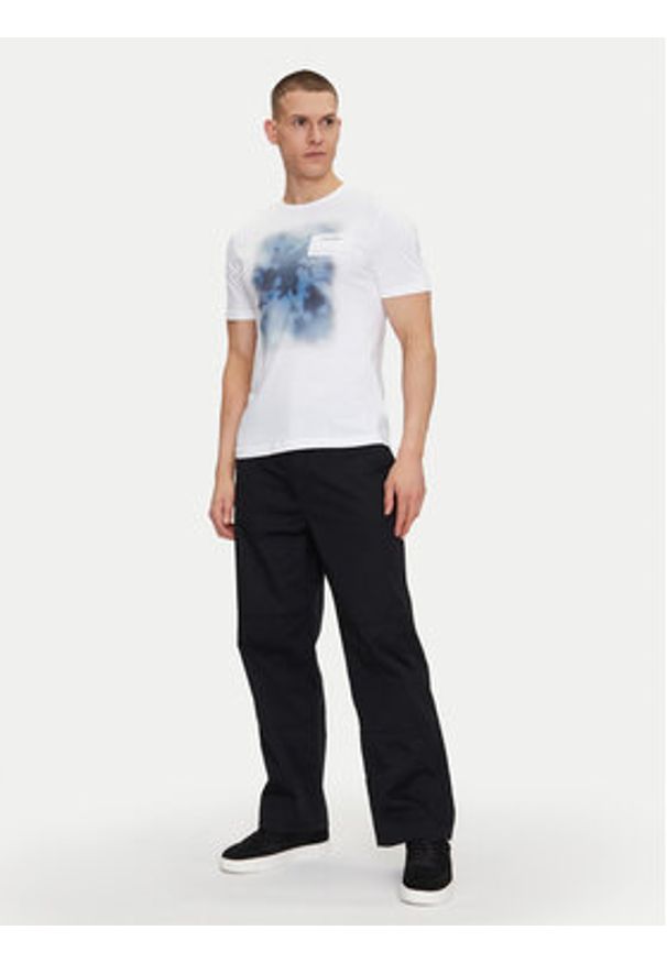 Calvin Klein T-Shirt Photo Print K10K114157 Biały Regular Fit. Kolor: biały. Materiał: bawełna. Wzór: nadruk