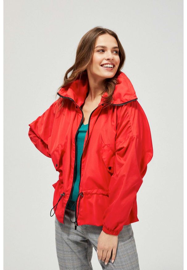 MOODO - Kurtka wiatrówka z kapturem. Typ kołnierza: kaptur. Materiał: poliester. Długość rękawa: długi rękaw. Długość: długie. Wzór: gładki