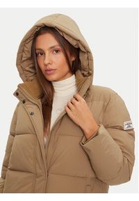 Guess Płaszcz zimowy W4BL26 WGII2 Beżowy Regular Fit. Kolor: beżowy. Materiał: syntetyk. Sezon: zima