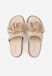 Renee - Beżowe Klapki Boho z Ozdobnymi Frędzlami Samsonitta. Okazja: na co dzień. Kolor: beżowy. Materiał: koronka. Wzór: aplikacja. Styl: boho #9