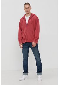 Levi's® - Levi's Bluza bawełniana męska kolor czerwony z kapturem gładka. Okazja: na spotkanie biznesowe, na co dzień. Typ kołnierza: kaptur. Kolor: czerwony. Materiał: bawełna. Wzór: gładki. Styl: casual, biznesowy