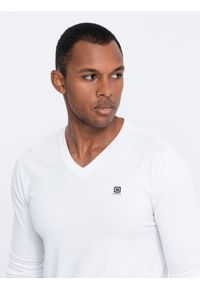 Ombre Clothing - Longsleeve męski z elastanem sygnowany z dekoltem w serek - biały V1 - Rozmiar: XL. Okazja: na co dzień. Typ kołnierza: dekolt w serek. Kolor: biały. Materiał: elastan. Długość rękawa: długi rękaw. Wzór: gładki, jednolity. Styl: klasyczny, casual #3