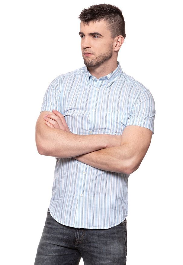 Wrangler - KOSZULA MĘSKA KRÓTKI RĘKAW WRANGLER SS 1PKT BUTTON-DOWN SAPPHIRE BLUE W5944NQBT 112129756. Typ kołnierza: button down. Materiał: bawełna. Długość rękawa: krótki rękaw. Długość: krótkie