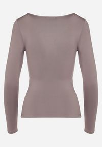 Born2be - Ciemnoszara Bluzka Alexusi. Typ kołnierza: dekolt kwadratowy. Kolor: szary. Materiał: dzianina. Długość rękawa: długi rękaw. Długość: długie. Wzór: gładki. Styl: elegancki #6