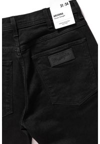 Wrangler - SPODNIE MĘSKIE WRANGLER ARIZONA STRETCH BLACK RINSEWASH W12ONP023. Okazja: do pracy. Długość: długie. Wzór: aplikacja. Sezon: lato. Styl: sportowy, elegancki, wizytowy, klasyczny #7