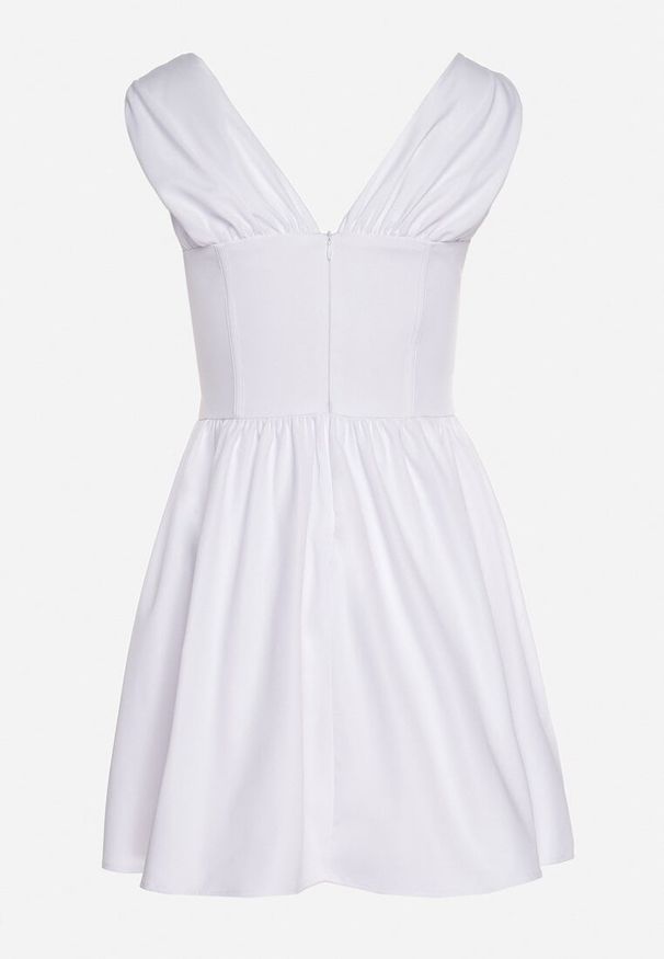 Born2be - Biała Sukienka Vices o Rozkloszowanym Kroju z Wiązaniem Foliseia. Okazja: na co dzień. Typ kołnierza: dekolt w kształcie V. Kolor: biały. Materiał: poliester, jeans. Długość rękawa: bez rękawów. Styl: klasyczny, casual, elegancki