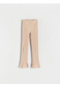 Reserved - Prążkowane legginsy - beżowy. Kolor: beżowy. Materiał: prążkowany