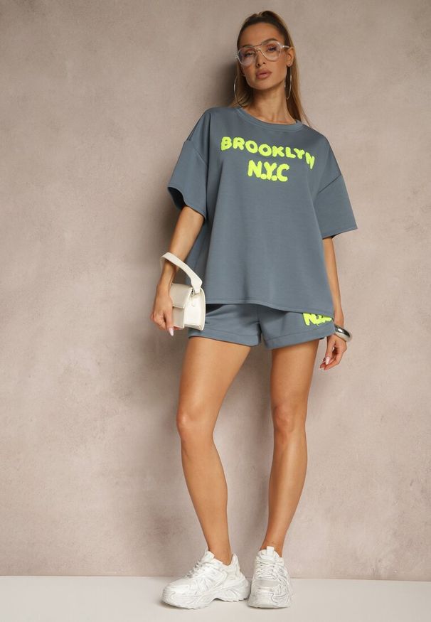 Renee - Granatowy Komplet z Wiskozą o Fasonie Oversize T-shirt i Szorty Lirafina. Kolor: niebieski. Materiał: wiskoza