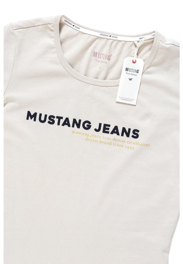 Mustang - MUSTANG T SHIRT DAMSKI Alexia C Print 1009026 4025. Długość rękawa: krótki rękaw. Długość: krótkie. Wzór: nadruk