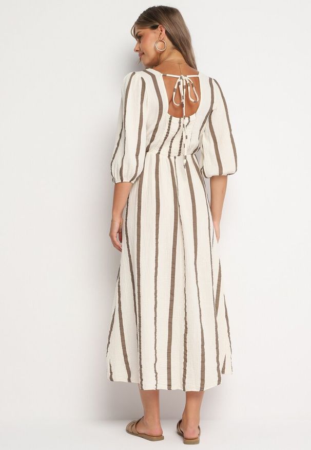 Born2be - Beżowa Taliowana Sukienka z Bawełny z Motywem Pasków Rivettes. Okazja: na co dzień, do pracy. Typ kołnierza: dekolt w kształcie V. Kolor: beżowy. Materiał: bawełna. Wzór: aplikacja. Typ sukienki: proste. Styl: casual, elegancki, klasyczny