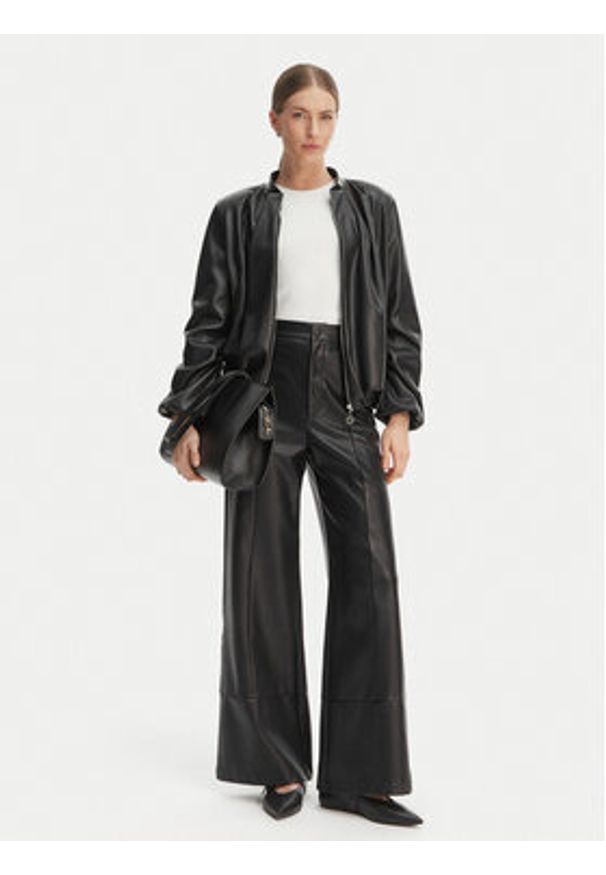 Rinascimento Kurtka z imitacji skóry CFC0127530003 Czarny Relaxed Fit. Kolor: czarny. Materiał: skóra