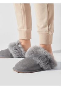 Ugg Kapcie W Scuff Sis 1122750 Szary. Kolor: szary. Materiał: skóra