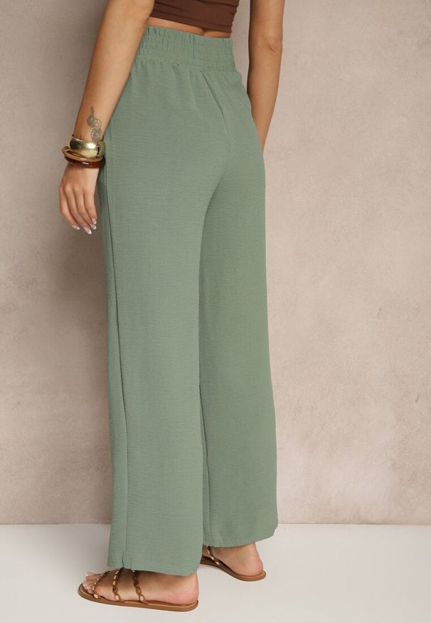 Renee - Ciemnozielone Szerokie Spodnie High Waist z Gumką w Pasie Savimirae. Okazja: na co dzień. Stan: podwyższony. Kolor: zielony. Styl: elegancki, casual