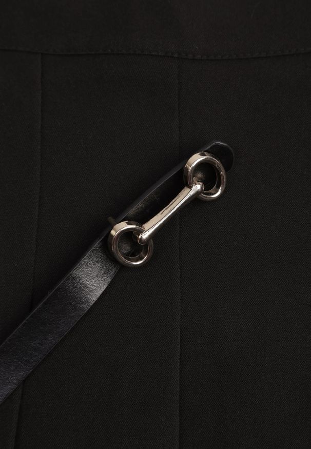 Renee - Czarna Spódnica Plisowana z Wiskozą i Paskiem Semivirae. Okazja: na spotkanie biznesowe, na co dzień. Kolor: czarny. Materiał: wiskoza. Styl: elegancki, biznesowy, klasyczny, casual