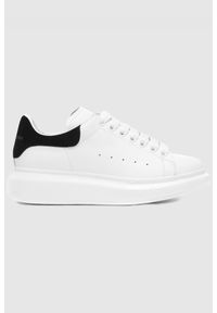 Alexander McQueen - ALEXANDER MCQUEEN Białe sneakersy damskie z czarnym napiętkiem, Rozmiar 38,5. Kolor: biały. Materiał: zamsz, skóra. Szerokość cholewki: normalna