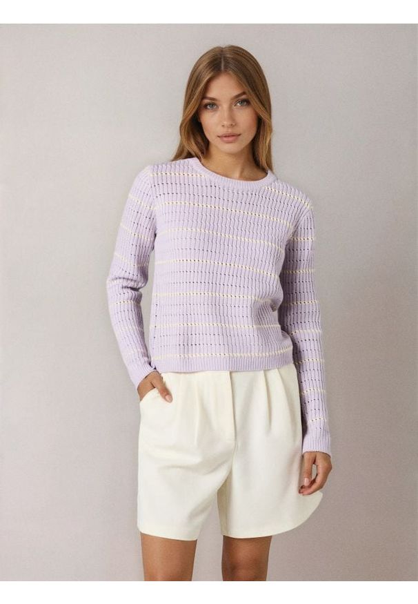 Sinsay - Ażurowy sweter w paski - fioletowy. Kolor: fioletowy. Wzór: ażurowy, paski