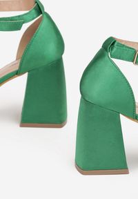 Renee - Zielone Sandały na Stożku Kedin. Nosek buta: otwarty. Zapięcie: pasek. Kolor: zielony. Materiał: satyna. Wzór: gładki. Obcas: na stożku #4