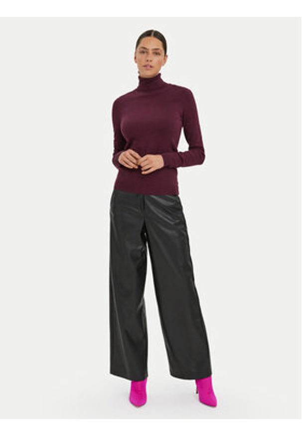 Vero Moda Golf Glory 10231630 Fioletowy Regular Fit. Typ kołnierza: golf. Kolor: fioletowy. Materiał: wiskoza