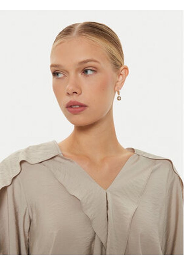 Guess Kolczyki JUBE0459 6JW Złoty. Materiał: metalowe. Kolor: złoty