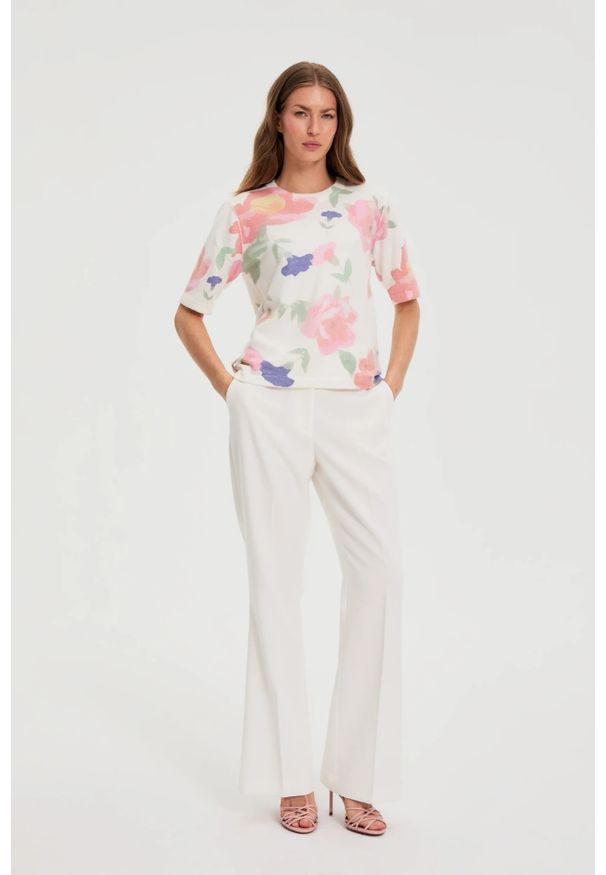 MOODO - Spodnie z szerokimi nogawkami w kant białe. Kolor: biały. Materiał: poliester, wiskoza, elastan