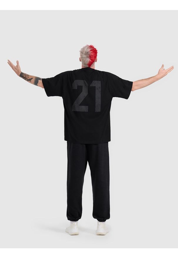 4f - 4F T-shirt oversize z nadrukiem męski 4F x Tomasz Fornal - czarny M. Kolor: czarny. Materiał: materiał, dzianina. Długość: długie. Wzór: nadruk. Styl: street