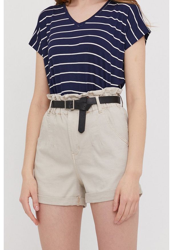 Answear Lab Szorty damskie kolor beżowy gładkie high waist. Okazja: na co dzień. Stan: podwyższony. Kolor: beżowy. Materiał: materiał. Wzór: gładki. Styl: wakacyjny