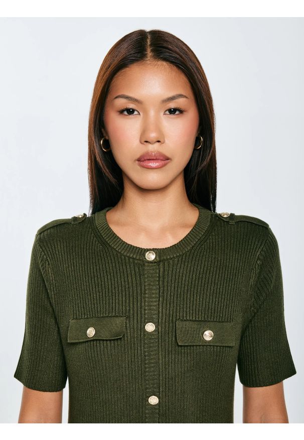 Big-Star - Sukienka damska mini z wiskozy z ozdobnymi guzikami khaki Dilara 303. Kolor: zielony. Materiał: wiskoza. Styl: elegancki. Długość: mini