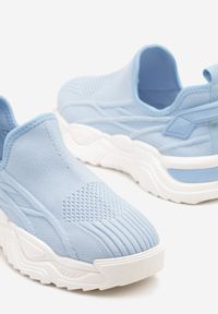 Born2be - Jasnoniebieskie Wsuwane Buty Sportowe Sneakersy z Siateczki z Tłoczeniami Nusellia. Okazja: na co dzień. Zapięcie: bez zapięcia. Kolor: niebieski. Materiał: jeans, materiał. Obcas: na płaskiej podeszwie