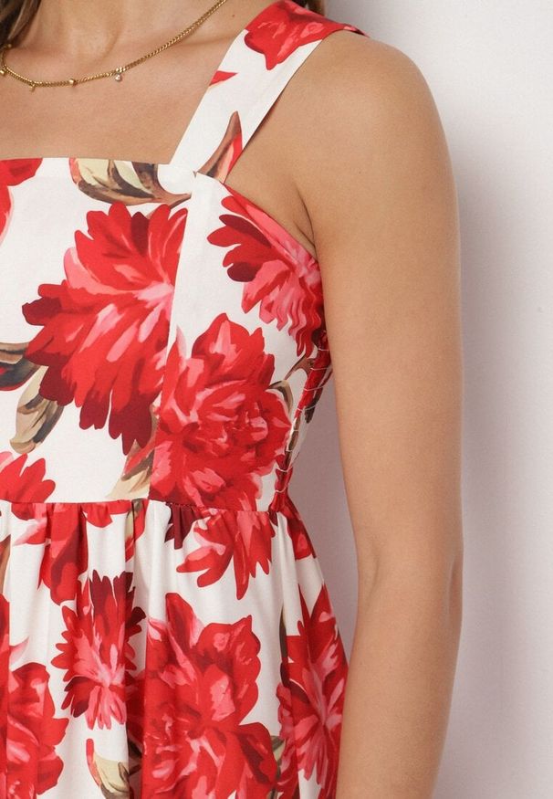 Born2be - Czerwona Rozkloszowana Sukienka z Wiskozą w Kwiatowym Wzór Nilarune. Kolor: czerwony. Materiał: wiskoza. Długość rękawa: na ramiączkach. Wzór: kwiaty. Sezon: lato. Styl: klasyczny