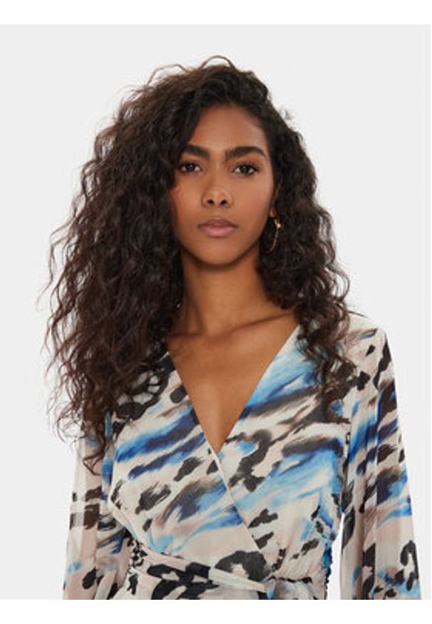 Guess Sukienka codzienna W4YK29 WDW82 Kolorowy Regular Fit. Okazja: na co dzień. Materiał: syntetyk. Wzór: kolorowy. Typ sukienki: proste. Styl: casual