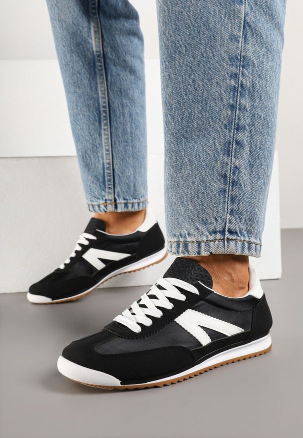 Renee - Czarne Sneakersy Klasyczne Tenisówki Zdobione Przeszyciami Bortewi. Zapięcie: sznurówki. Kolor: czarny. Materiał: jeans. Wzór: aplikacja