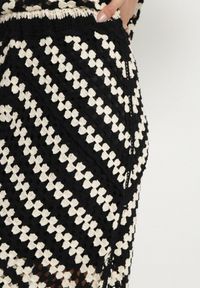 Born2be - Czarna Ołówkowa Spódnica z Bawełną z Frędzlami Zimarelle. Okazja: na co dzień. Kolor: czarny. Materiał: bawełna. Styl: elegancki, casual