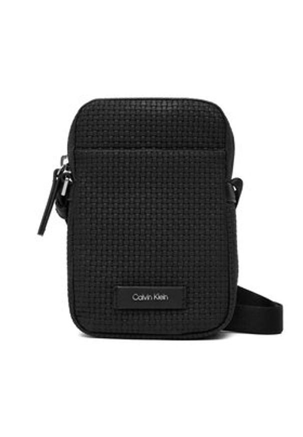 Calvin Klein Saszetka Embossed Woven Slim Reporter LV04D3221G Czarny. Kolor: czarny. Materiał: skóra