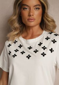 Renee - Biała Bluzka z Bawełny z Cyrkoniami i Haftami Firene. Okazja: na co dzień. Kolor: biały. Materiał: bawełna. Długość rękawa: krótki rękaw. Długość: krótkie. Wzór: haft. Styl: klasyczny, casual #4