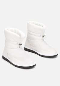 Born2be - Białe Śniegowce Pikowane ze Ściągaczem Ethila. Nosek buta: okrągły. Kolor: biały. Materiał: materiał, futro. Sezon: zima. Obcas: na obcasie. Styl: klasyczny. Wysokość obcasa: niski #2