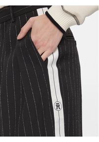 TOMMY HILFIGER - Tommy Hilfiger Spodnie materiałowe Relaxed Straight Pinstripe Pant WW0WW40513 Czarny Straight Fit. Kolor: czarny. Materiał: syntetyk, wiskoza