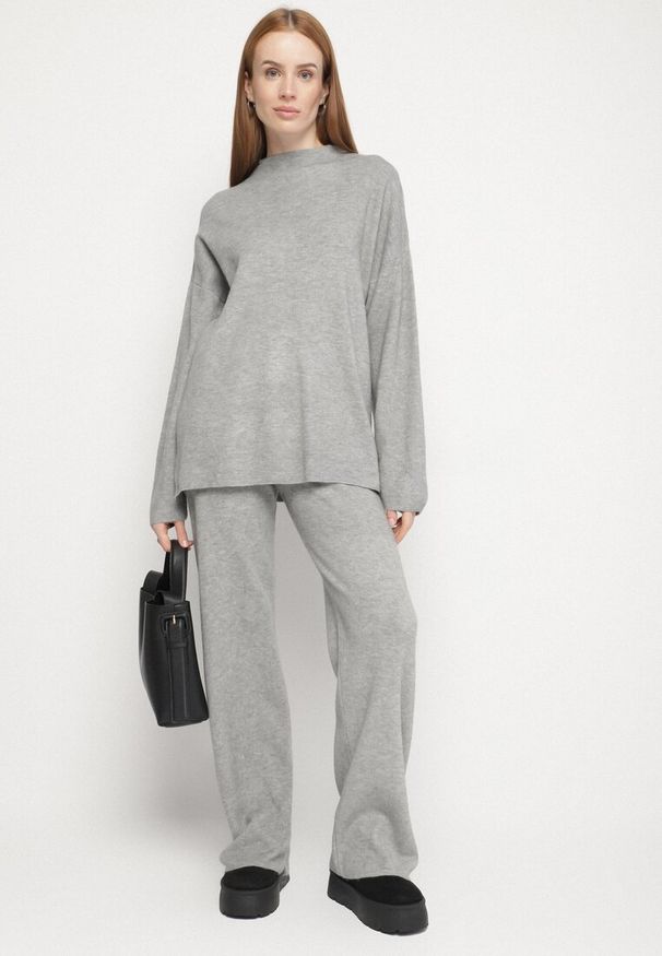 Born2be - Ciemnoszary Dzianinowy Komplet z Wełną Spodnie i Sweter Tesira. Kolor: szary. Materiał: dzianina, wełna