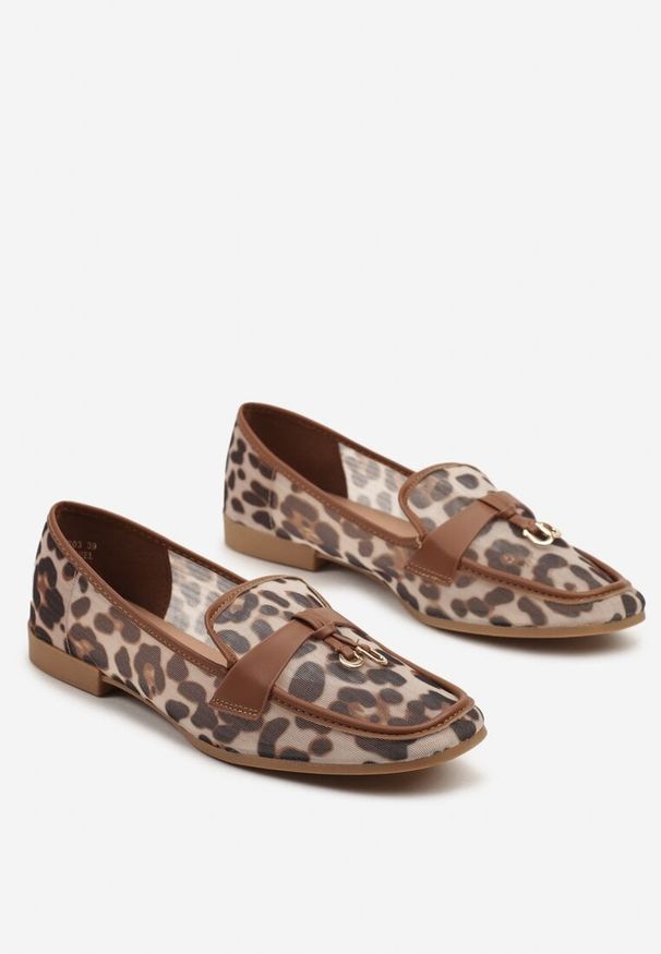 Renee - Brązowe Przezroczyste Mokasyny w Panterkę Ozdobione Aplikacją Divania. Okazja: na co dzień. Kolor: brązowy. Materiał: jeans. Wzór: aplikacja, motyw zwierzęcy. Sezon: lato. Styl: casual, elegancki