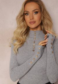 Renee - Szary Dopasowany Prążkowany Golf z Ozdobnymi Guzikami Agorcja. Typ kołnierza: golf. Kolor: szary. Materiał: prążkowany. Wzór: aplikacja. Styl: elegancki