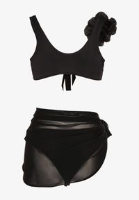 Renee - Czarne Bikini Majtki Figi Biustonosz z Broszką Kwiatu 3D i Siateczkowe Pareo Folissa. Kolor: czarny. Wzór: kwiaty #3